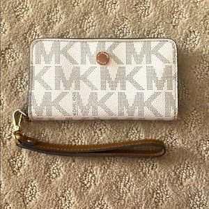Michael Kors Phone wallet